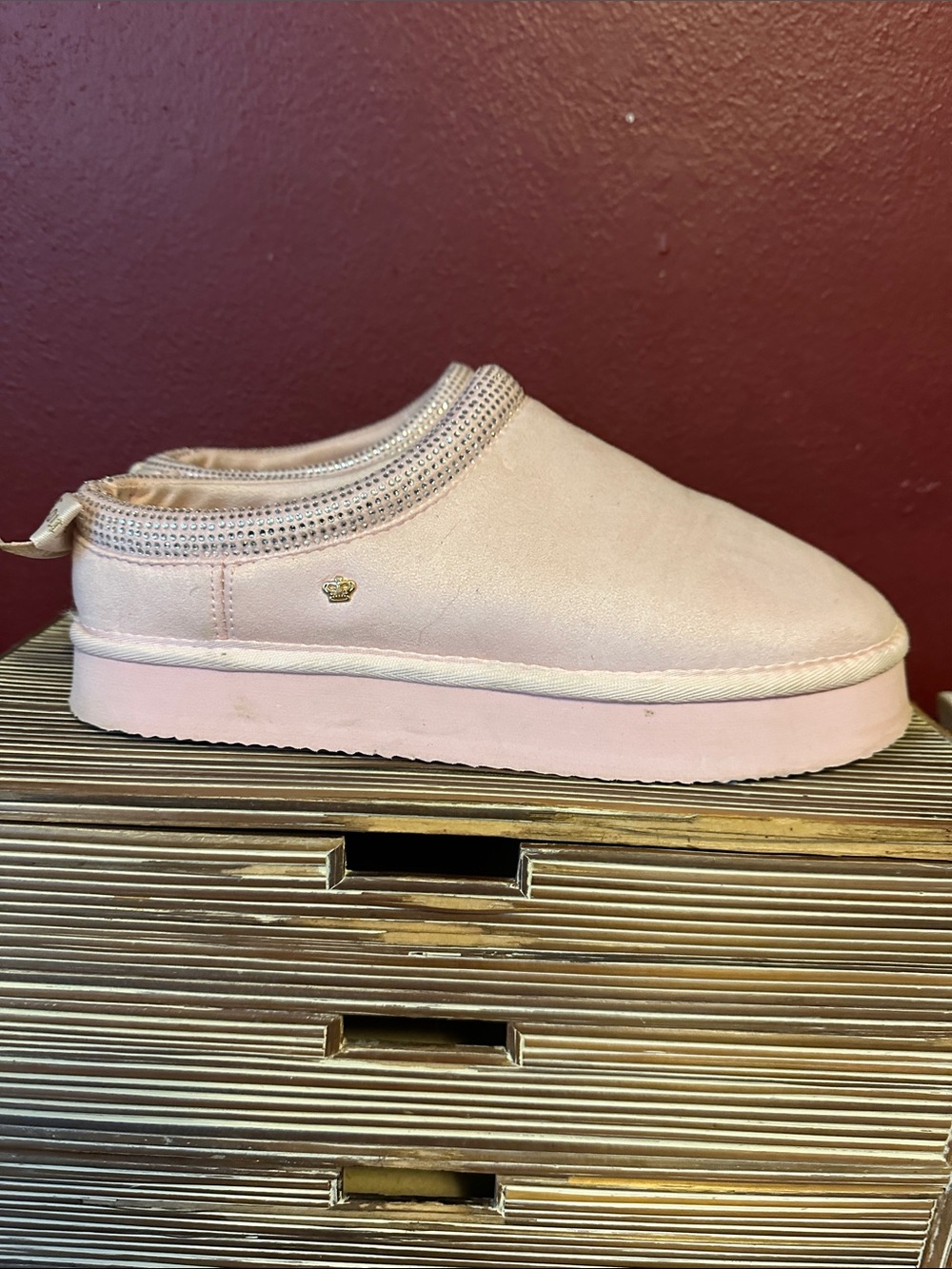 Juicy Couture Women’s Soft Pink Slip-On Platform Clogs